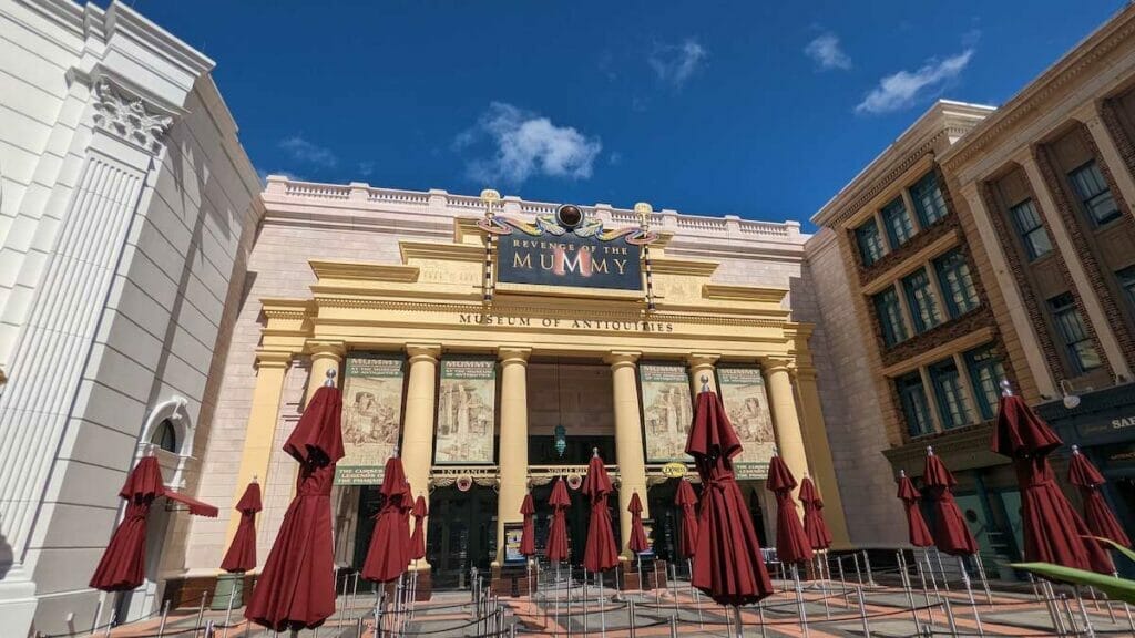 New umbrellas installed in the Revenge Of The Mummy queue line 