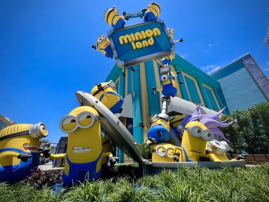 A new Minions Land marquee sign has been installed just inside the park entrance signalling the takeover of Production Central by the Minions. More details and a lot more happenings in my Bitesize Orlando June 2023 catchup